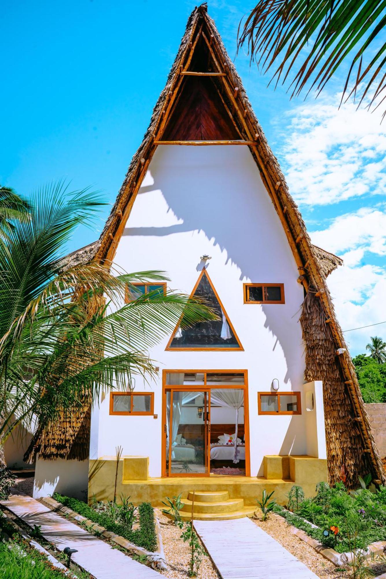 La Perla Beach Resort, Zanzibar - Your Beachfront Private Haven プワニ・チャンガーニ エクステリア 写真
