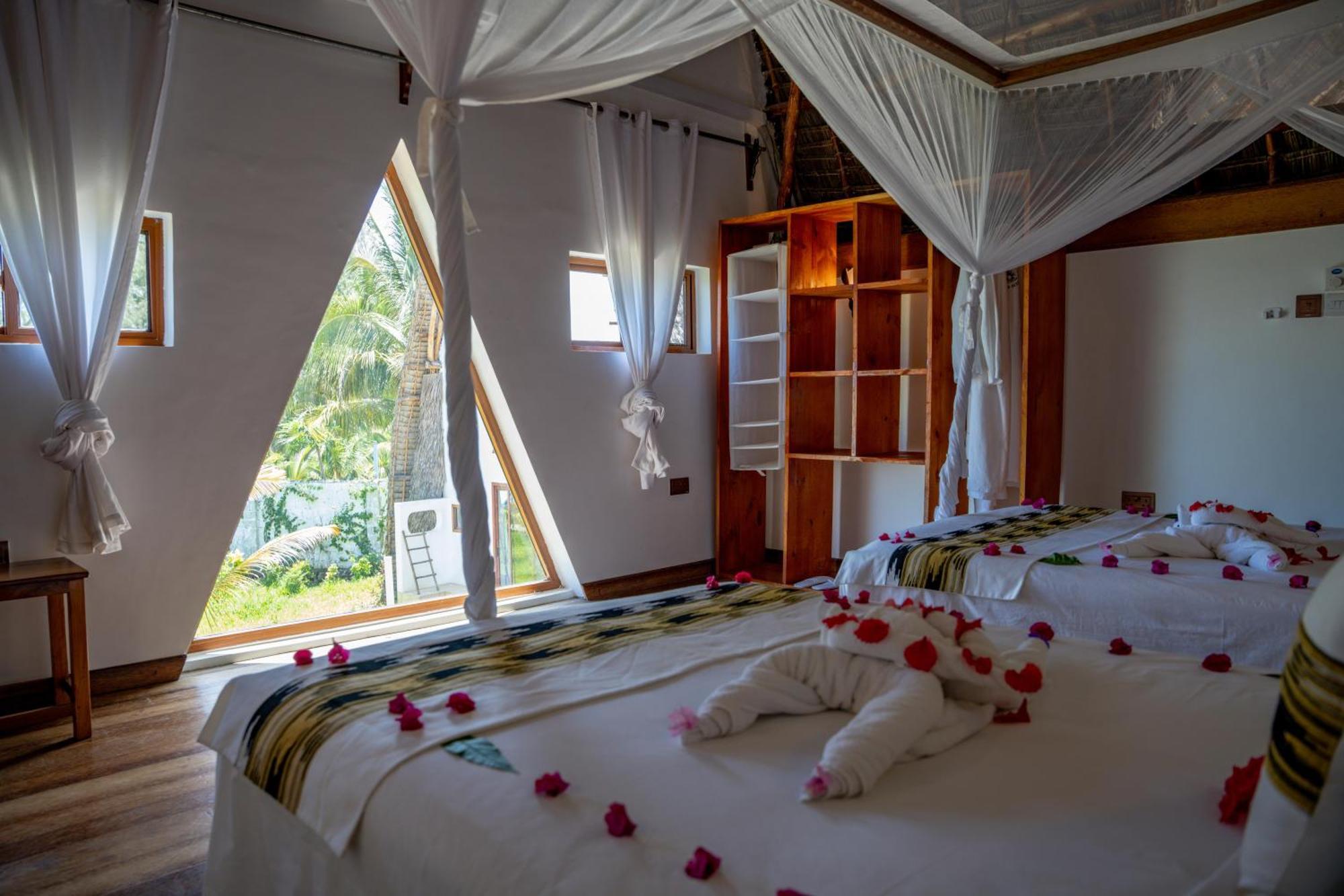 La Perla Beach Resort, Zanzibar - Your Beachfront Private Haven プワニ・チャンガーニ エクステリア 写真